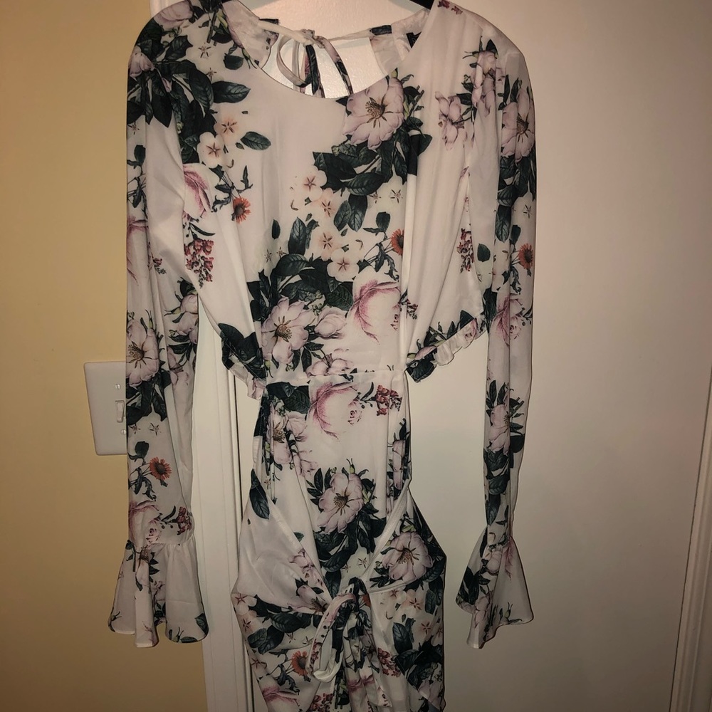 Backless dress - Picture 2 of 4